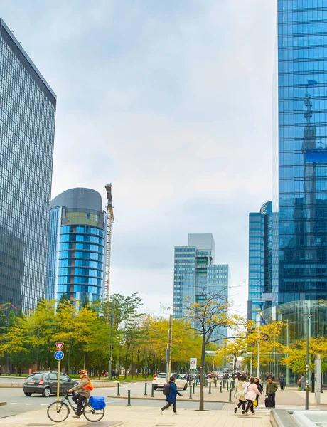 Brüssel Belgien Oktober 2019 Menschenmassen Flanieren Durch Die Innenstadt Finanz — Stockfoto