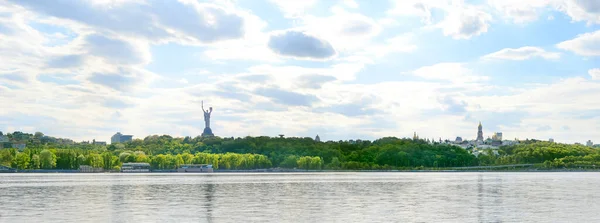 Panorama Kijowa Rzeką Dniepru Posąg Matki Ojczyzny Klasztor Ławry Kijowsko — Zdjęcie stockowe