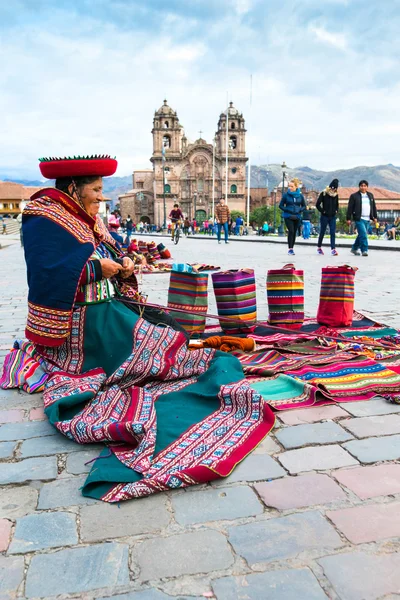 Tecelões nativos não identificados no Peru — Fotografia de Stock