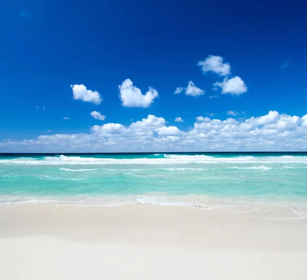 Belle mer bleue des Caraïbes — Photo