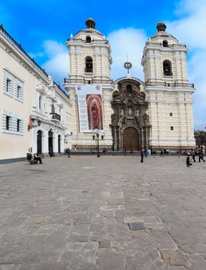 San Francisco manastırda insanlar