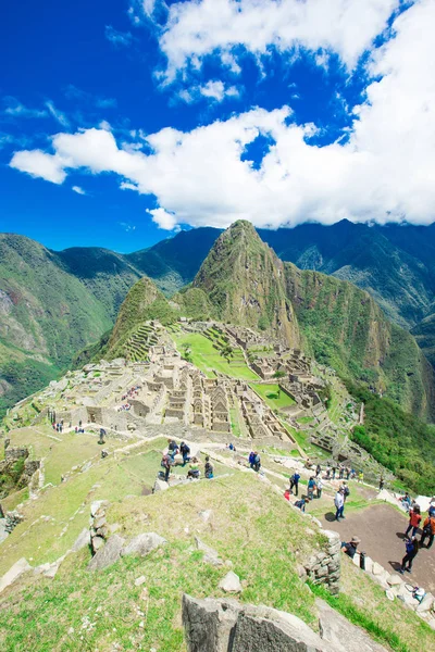 Tourists at Machu Picchu — Stock Photo, Image