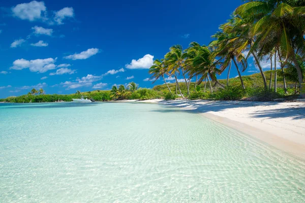 Paraíso de praia tropical — Fotografia de Stock