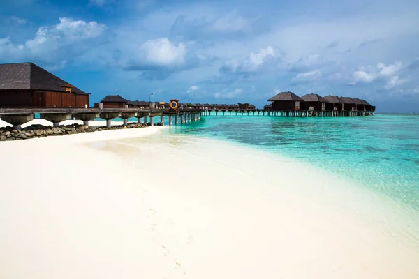 Trópusi strandon Maldív-szigetek — Stock Fotó
