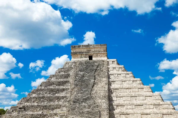 Pirámide de Kukulkán en Chichén Itzá — Foto de Stock