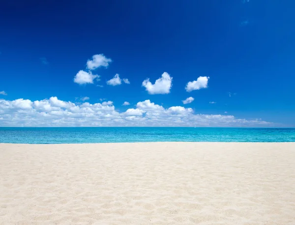 Playa y mar tropical — Foto de Stock