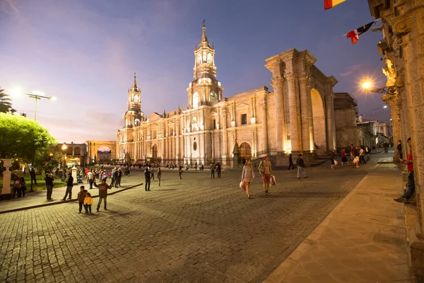 Alun-alun utama Arequipa dengan gereja — Stok Foto