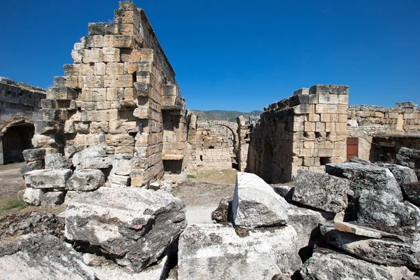 Antiguas ruinas en Hierápolis — Foto de Stock