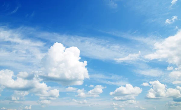 Blå himmel bakgrund — Stockfoto