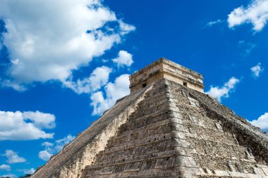 Tüylü yılan piramit chichen Itza sitesinde