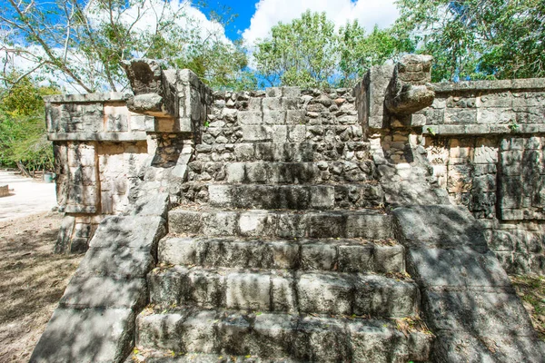 Pirámide de Kukulkan en el sitio de Chichén Itza — Foto de Stock