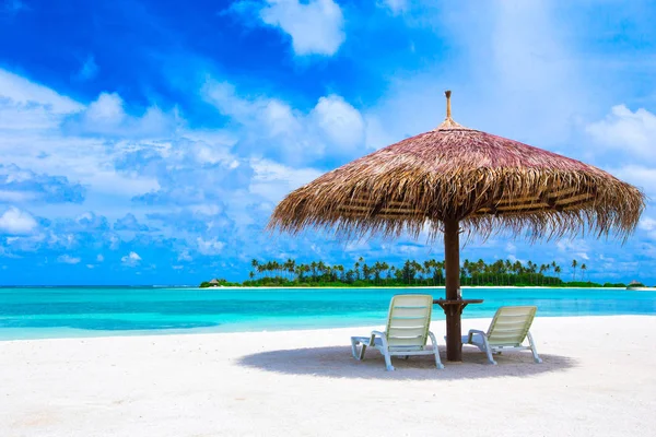 Bellissima spiaggia alle Maldive — Foto Stock