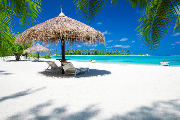 Красивый пляж на Мальдивах
