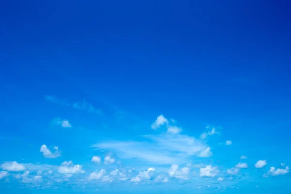 Céu azul fundo — Fotografia de Stock