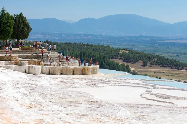 Toeristen op Pamukkale Trave — Stockfoto