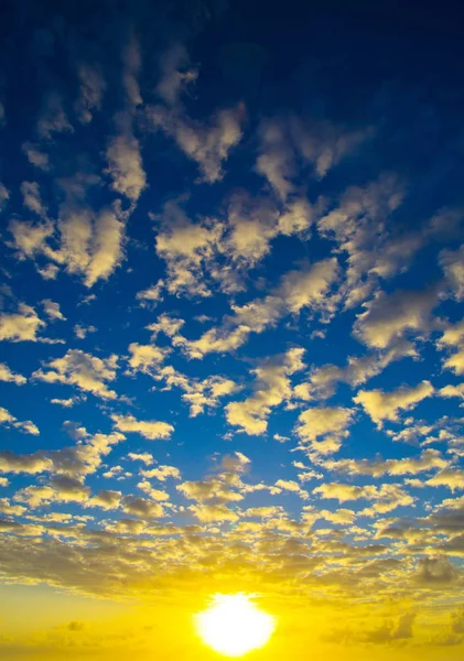 Blauer Himmel Hintergrund — Stockfoto