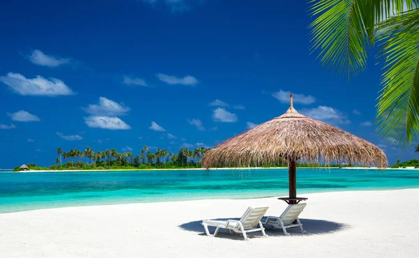 Spiaggia tropicale alle Maldive — Foto Stock