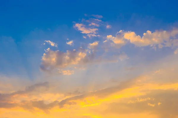 Blå himmel bakgrund — Stockfoto