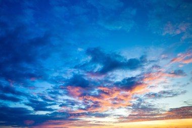 Renkli gökyüzü ve gün doğumu