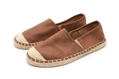 üzerine beyaz ayakkabı