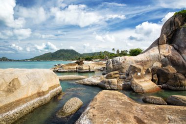 Mavi deniz ve mavi gökyüzü 