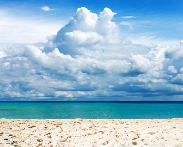 Tropická pláž v Thajsku — Stock fotografie