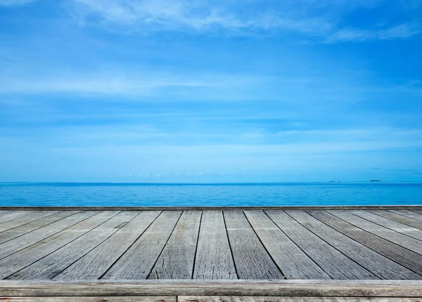 Beach and tropical sea — Stock Photo, Image