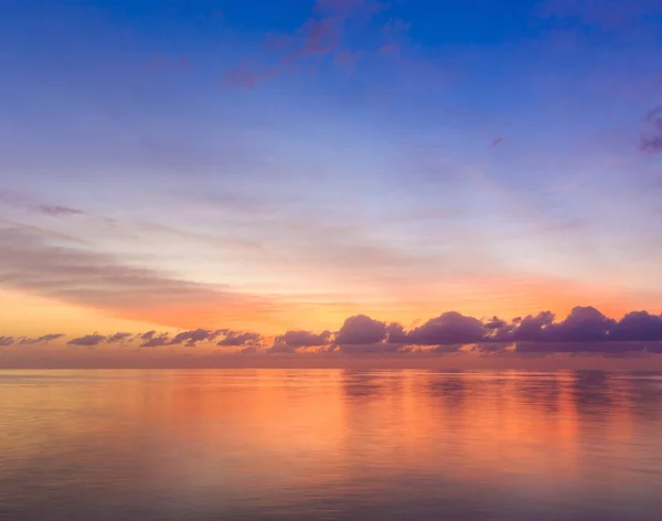 Zonsondergang op het strand van Maldivian — Stockfoto