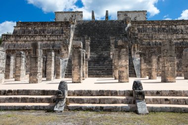 Tüylü yılan piramit chichen Itza sitesinde
