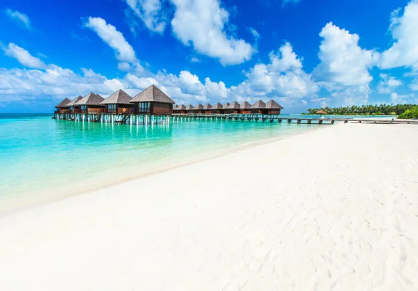 Spiaggia tropicale alle Maldive — Foto Stock