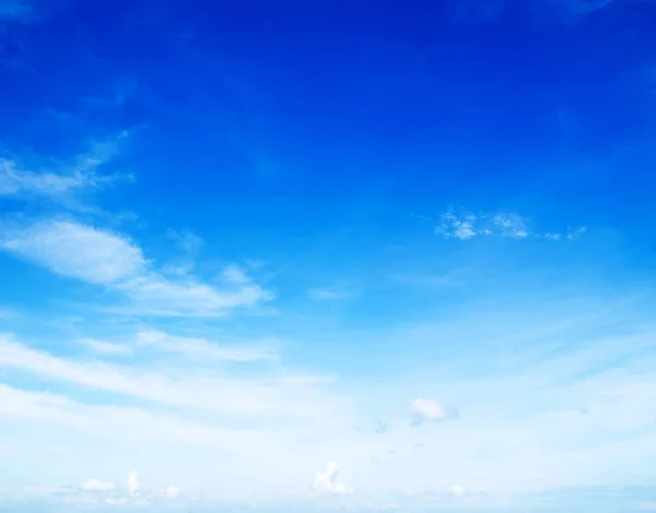 Céu azul fundo — Fotografia de Stock