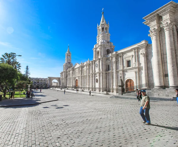Plaza principal de Arequipa con iglesia —  Fotos de Stock