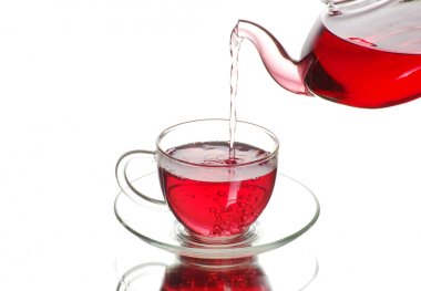 Çay dökülür varlık