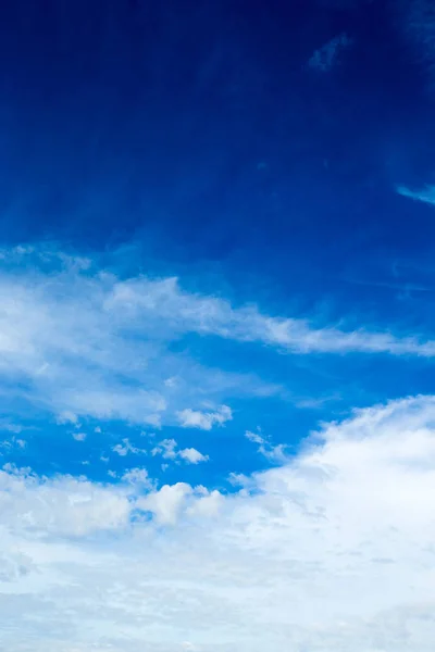 Blå himmel bakgrund — Stockfoto