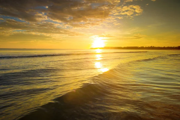 Tropical beach in Sri Lanka. — Stock Photo, Image