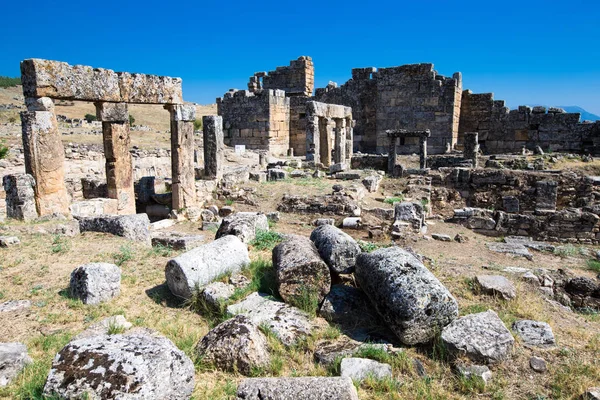 Oude ruïnes in Hiërapolis — Stockfoto