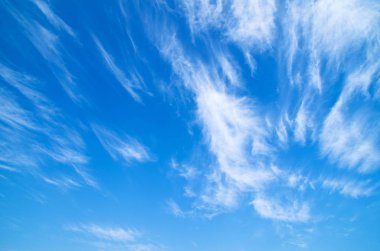 Bulutlu mavi gökyüzü