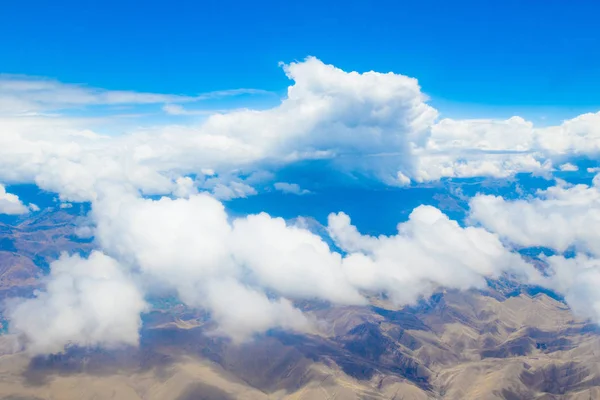 Cielo azul con nubes — Foto de Stock