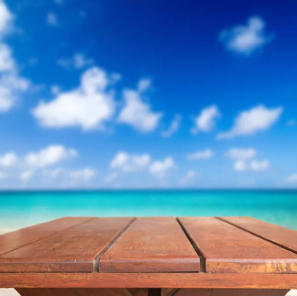 Leerstoel aan mooi strand — Stockfoto