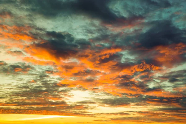 Cielo colorido y amanecer . —  Fotos de Stock