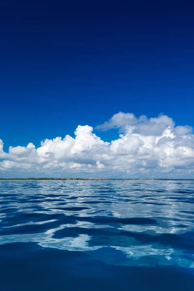 Mar superficie verano olas fondo —  Fotos de Stock