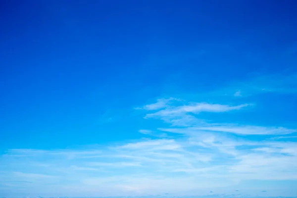 Blauer Himmel Hintergrund — Stockfoto