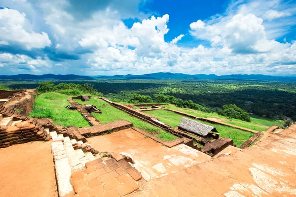 Готель Sigiriya Лев кам'яна фортеця — стокове фото