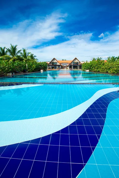 Zwembad van hotel — Stockfoto