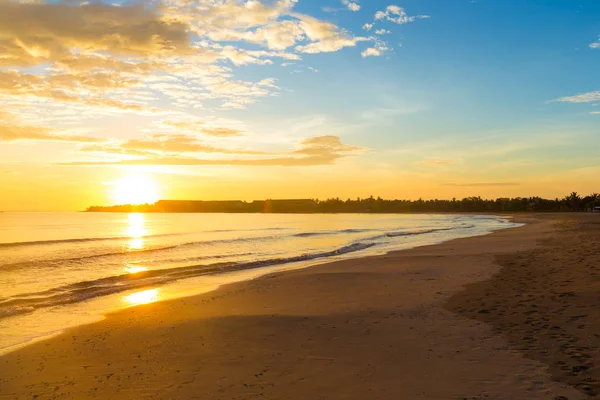 Sunset over ocean on Maldives — Stock Photo, Image