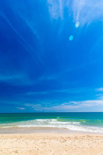 Strand och tropiskt hav — Stockfoto