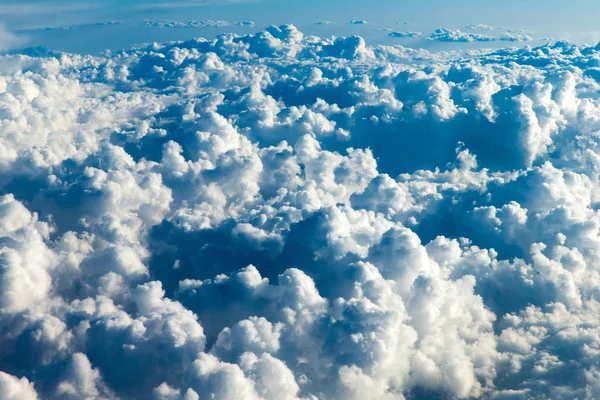 Vista de belas nuvens fofas — Fotografia de Stock