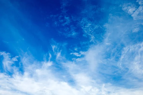 Schöner blauer Himmel — Stockfoto