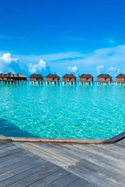 Мальдивский остров с пляжем — стоковое фото