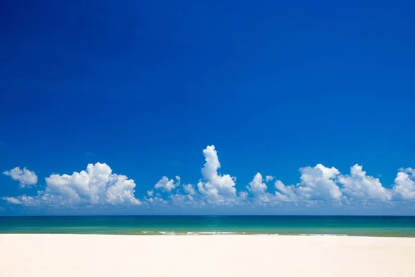 Playa tropical en Sri Lanka —  Fotos de Stock